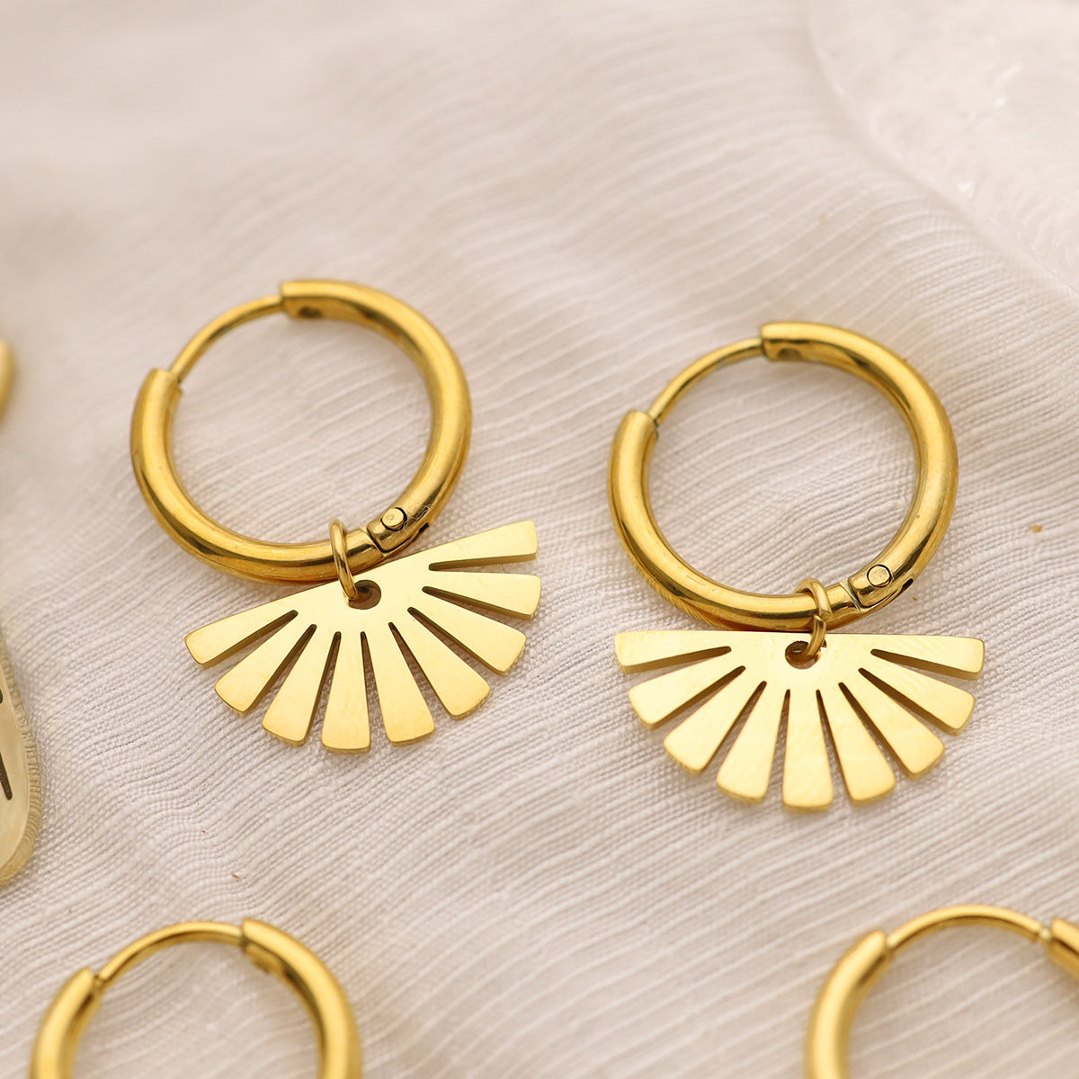 Minimalist 18K Gold-Plated Starburst Earrings