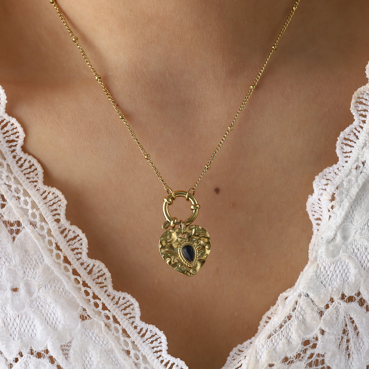 French Vintage-Style Natural Stone Heart Necklace (18K Gold-Plated)